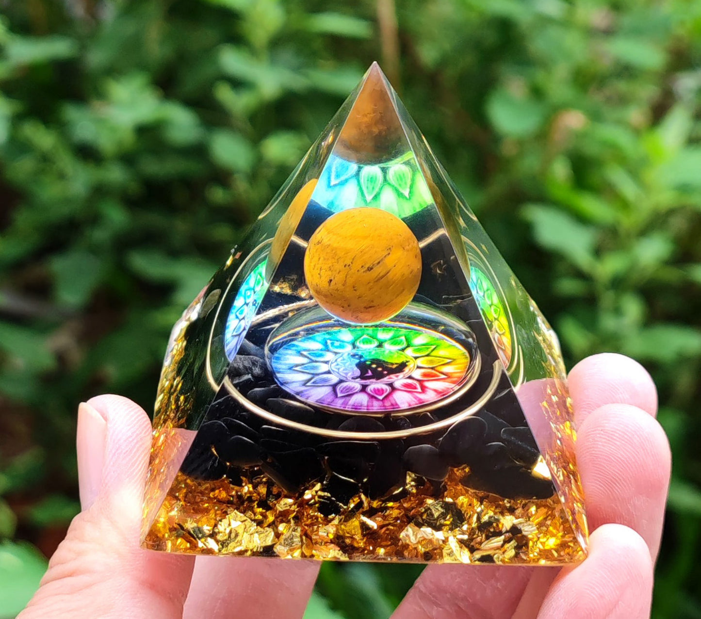 73 Styles Crystal Ball Pyramid Crystal Shard Resin Pyramid Home Décor Craft Piece ( 2 )