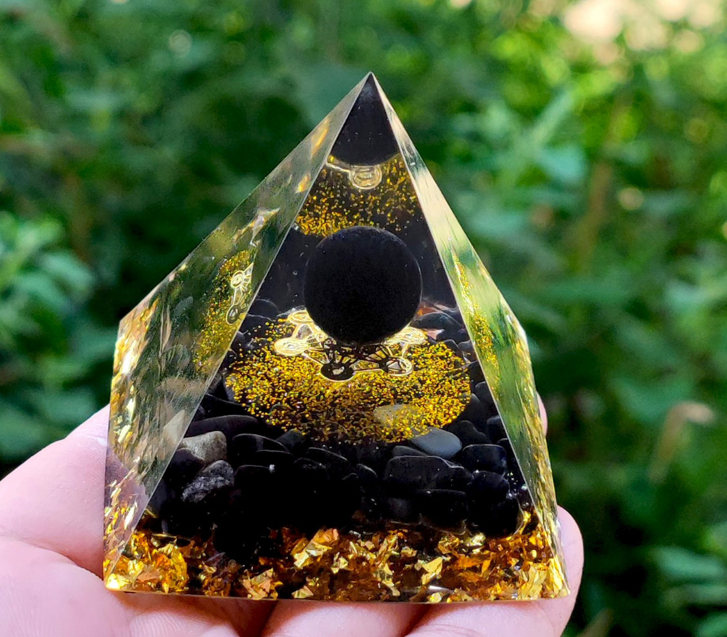 73 Styles Crystal Ball Pyramid Crystal Shard Resin Pyramid Home Décor Craft Piece ( 1 )