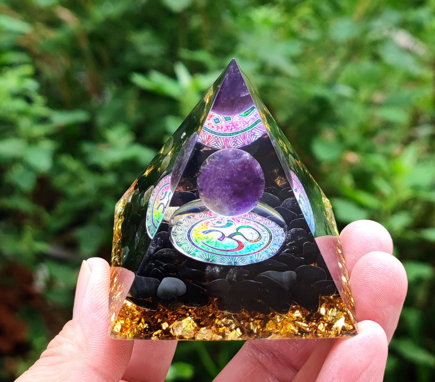 73 Styles Crystal Ball Pyramid Crystal Shard Resin Pyramid Home Décor Craft Piece ( 1 )