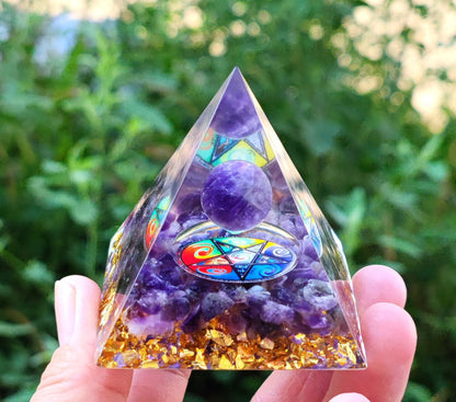 73 Styles Crystal Ball Pyramid Crystal Shard Resin Pyramid Home Décor Craft Piece ( 1 )