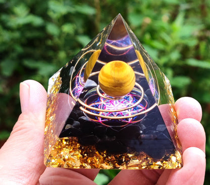 73 Styles Crystal Ball Pyramid Crystal Shard Resin Pyramid Home Décor Craft Piece ( 2 )