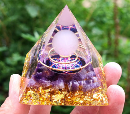 73 Styles Crystal Ball Pyramid Crystal Shard Resin Pyramid Home Décor Craft Piece ( 1 )