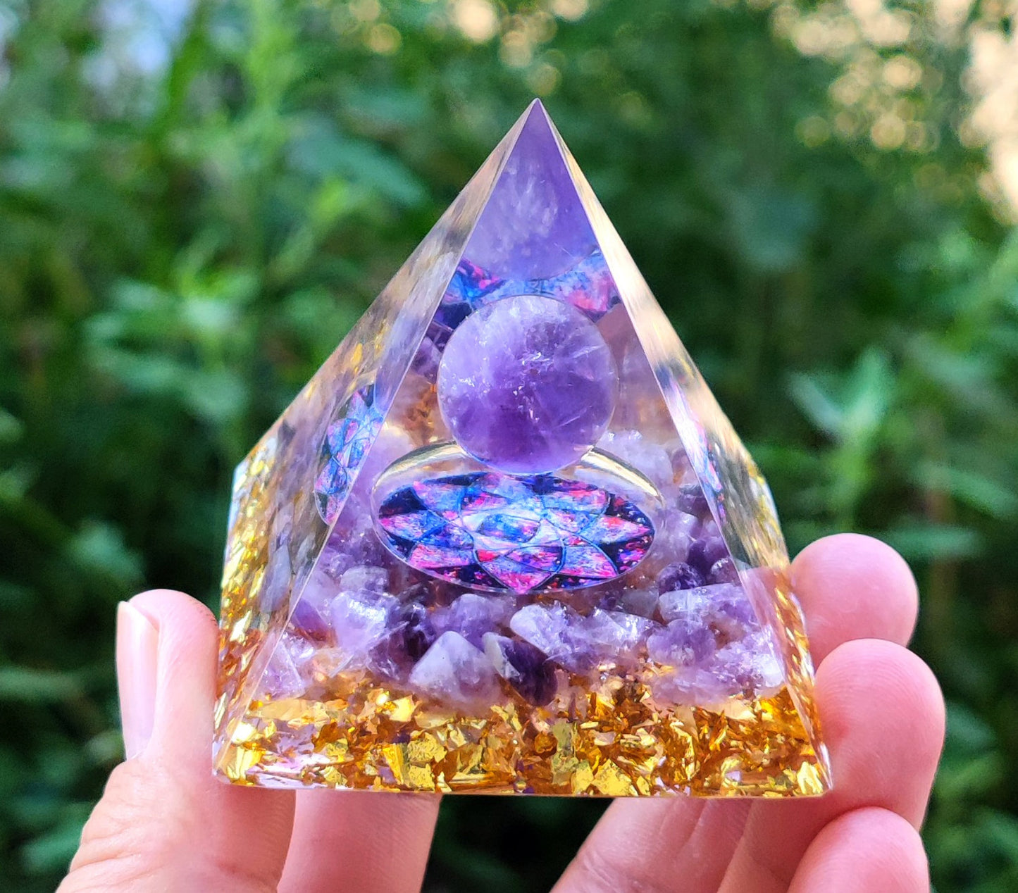 73 Styles Crystal Ball Pyramid Crystal Shard Resin Pyramid Home Décor Craft Piece ( 1 )