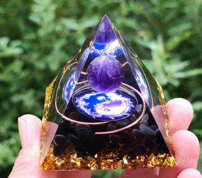 73 Styles Crystal Ball Pyramid Crystal Shard Resin Pyramid Home Décor Craft Piece ( 1 )