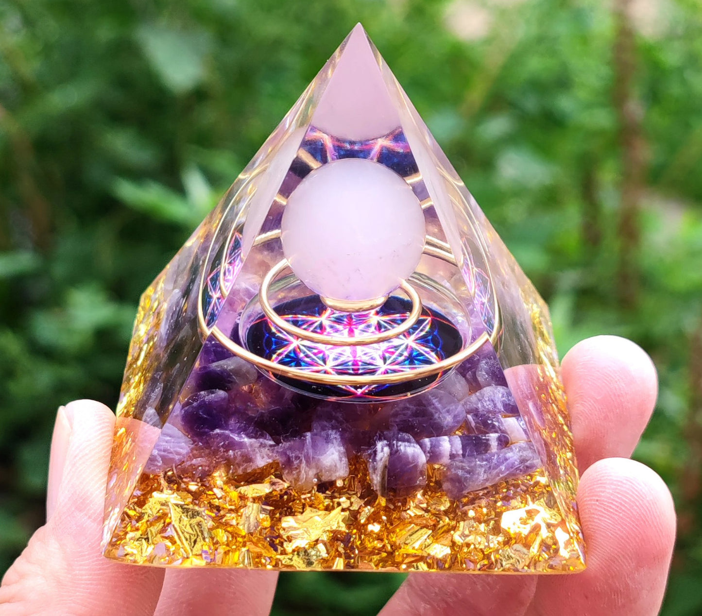 73 Styles Crystal Ball Pyramid Crystal Shard Resin Pyramid Home Décor Craft Piece ( 1 )