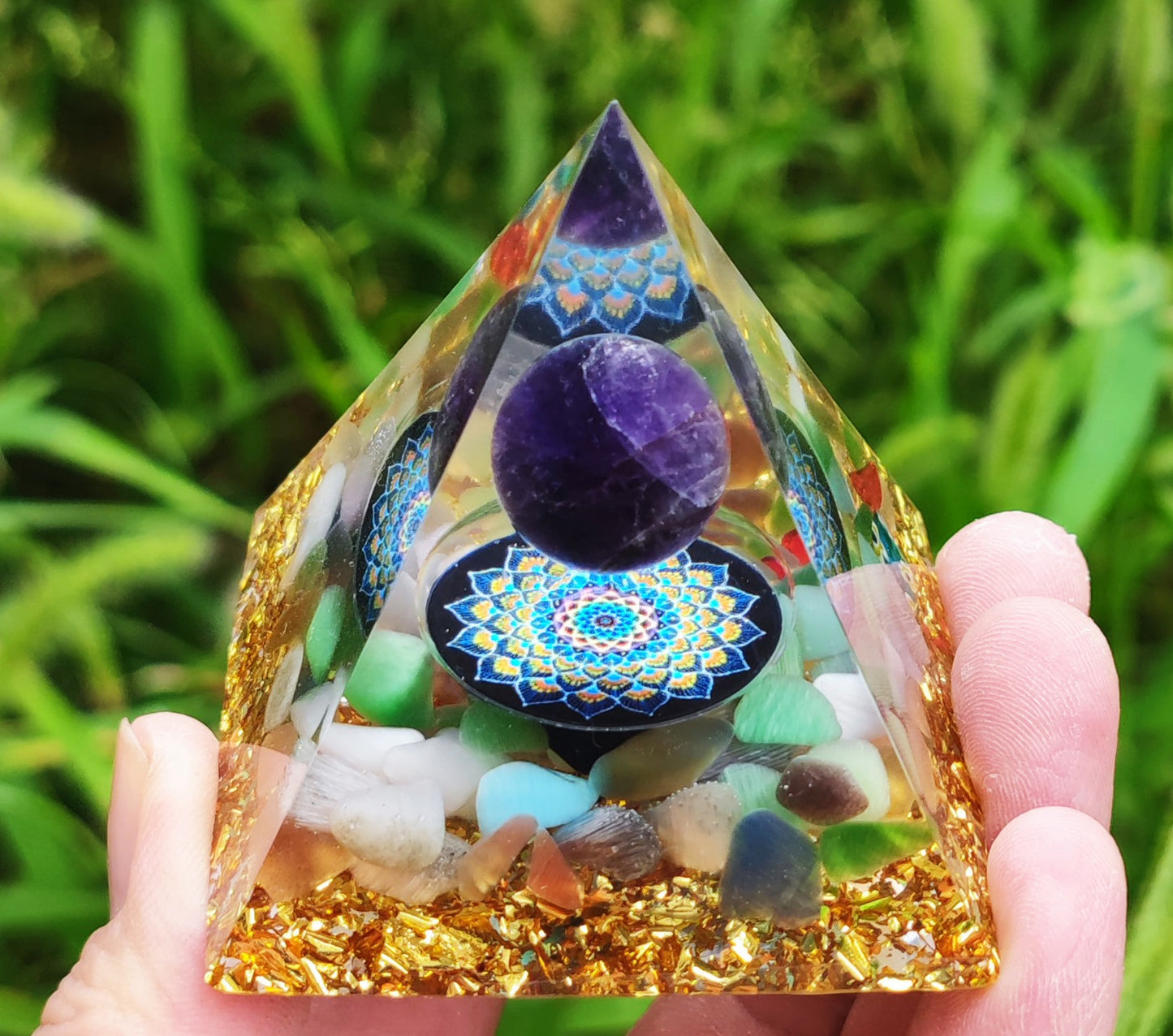 73 Styles Crystal Ball Pyramid Crystal Shard Resin Pyramid Home Décor Craft Piece ( 1 )