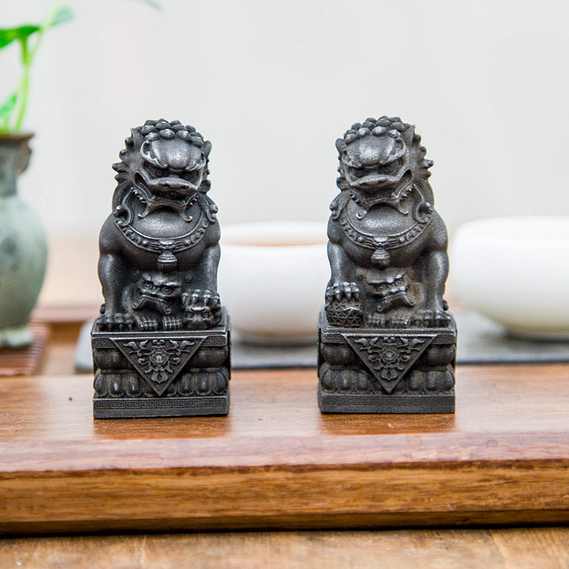 Mini Chinese-Style Rust-Iron Stone Lion Creative Desktop Ornament for Office Decor