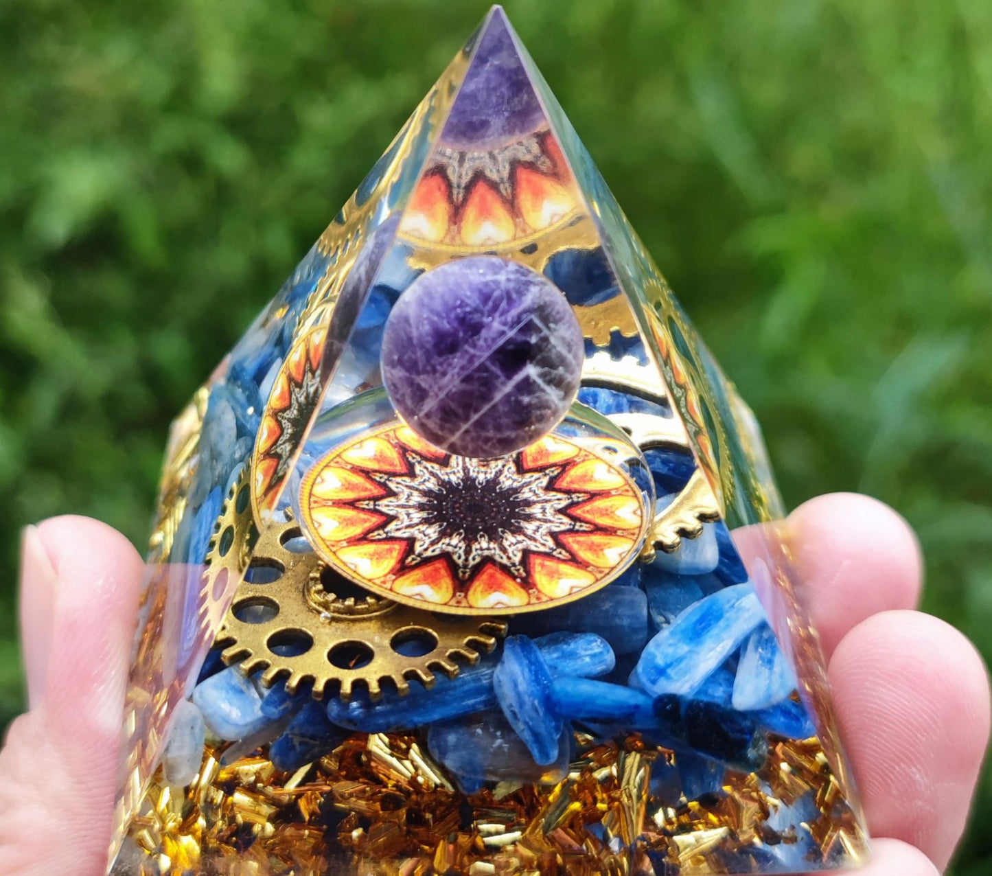 73 Styles Crystal Ball Pyramid Crystal Shard Resin Pyramid Home Décor Craft Piece ( 2 )