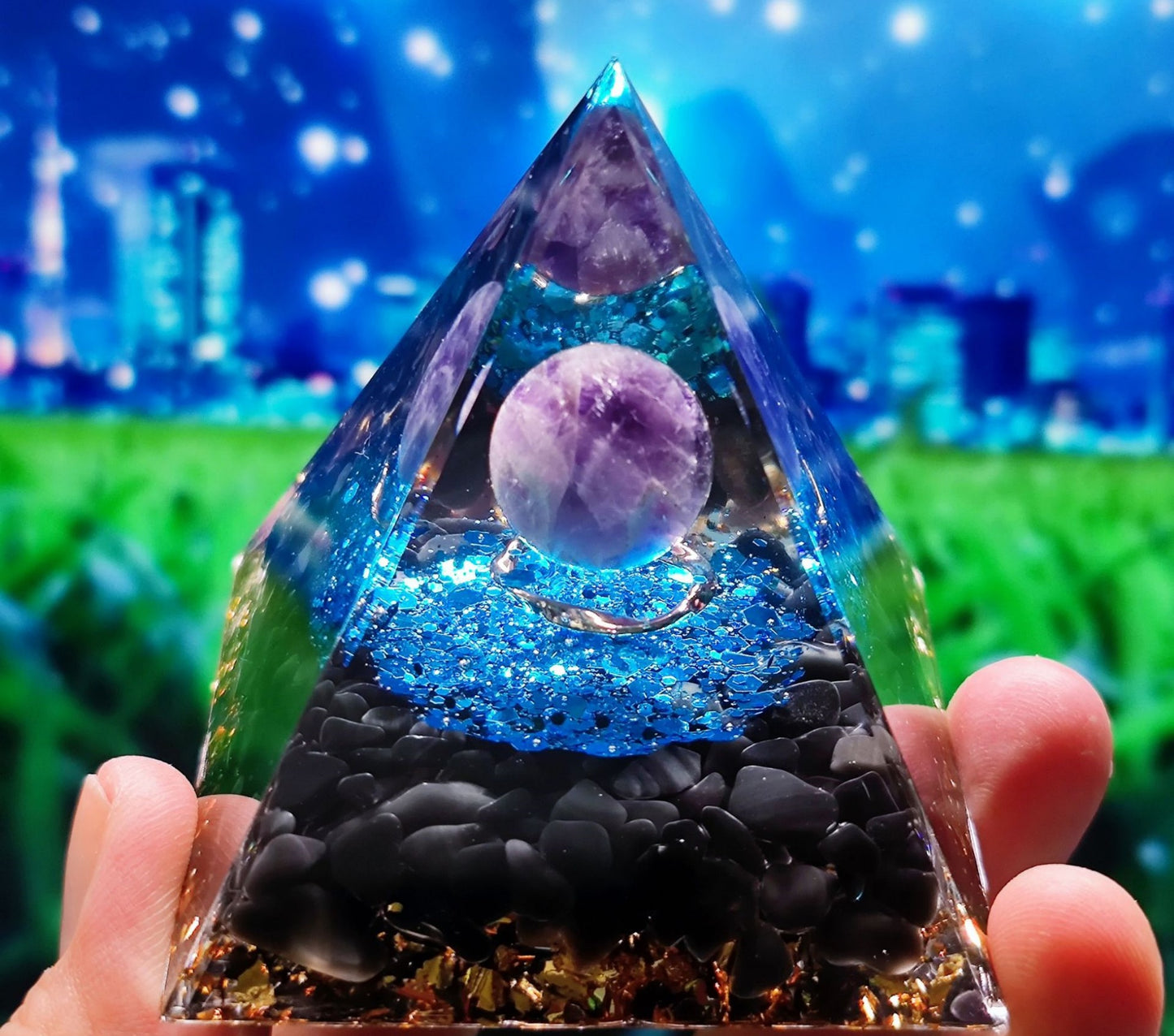 73 Styles Crystal Ball Pyramid Crystal Shard Resin Pyramid Home Décor Craft Piece ( 1 )