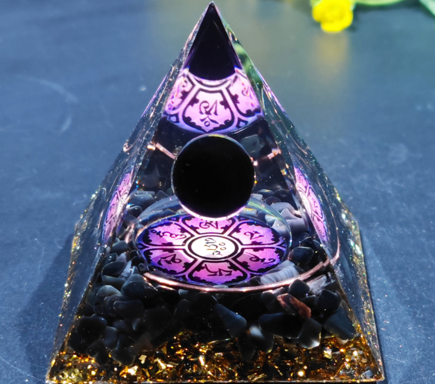 73 Styles Crystal Ball Pyramid Crystal Shard Resin Pyramid Home Décor Craft Piece ( 2 )