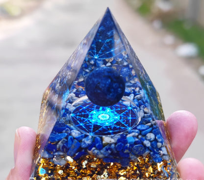 73 Styles Crystal Ball Pyramid Crystal Shard Resin Pyramid Home Décor Craft Piece ( 1 )