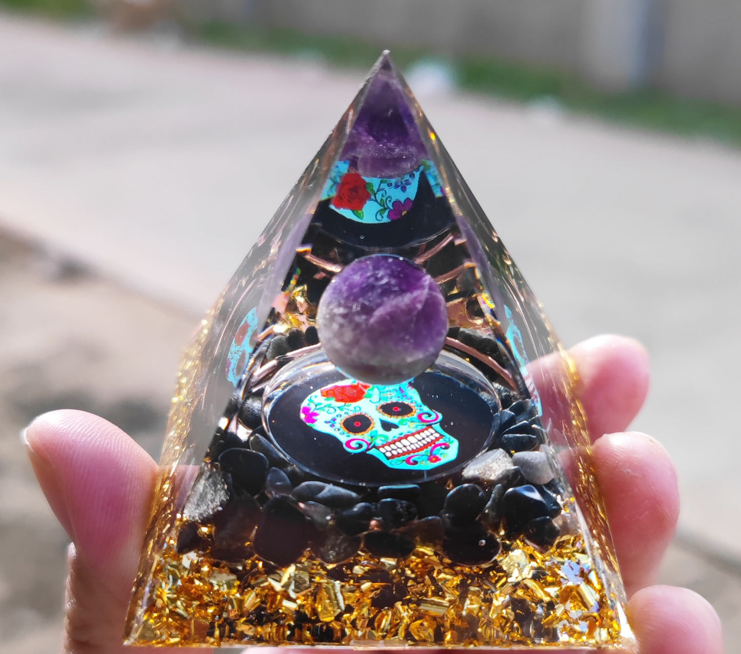 73 Styles Crystal Ball Pyramid Crystal Shard Resin Pyramid Home Décor Craft Piece ( 1 )