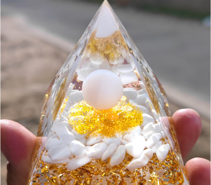 73 Styles Crystal Ball Pyramid Crystal Shard Resin Pyramid Home Décor Craft Piece ( 2 )