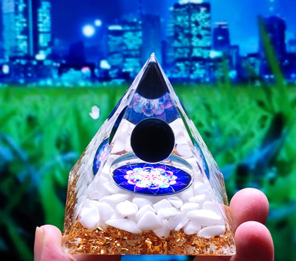 73 Styles Crystal Ball Pyramid Crystal Shard Resin Pyramid Home Décor Craft Piece ( 1 )