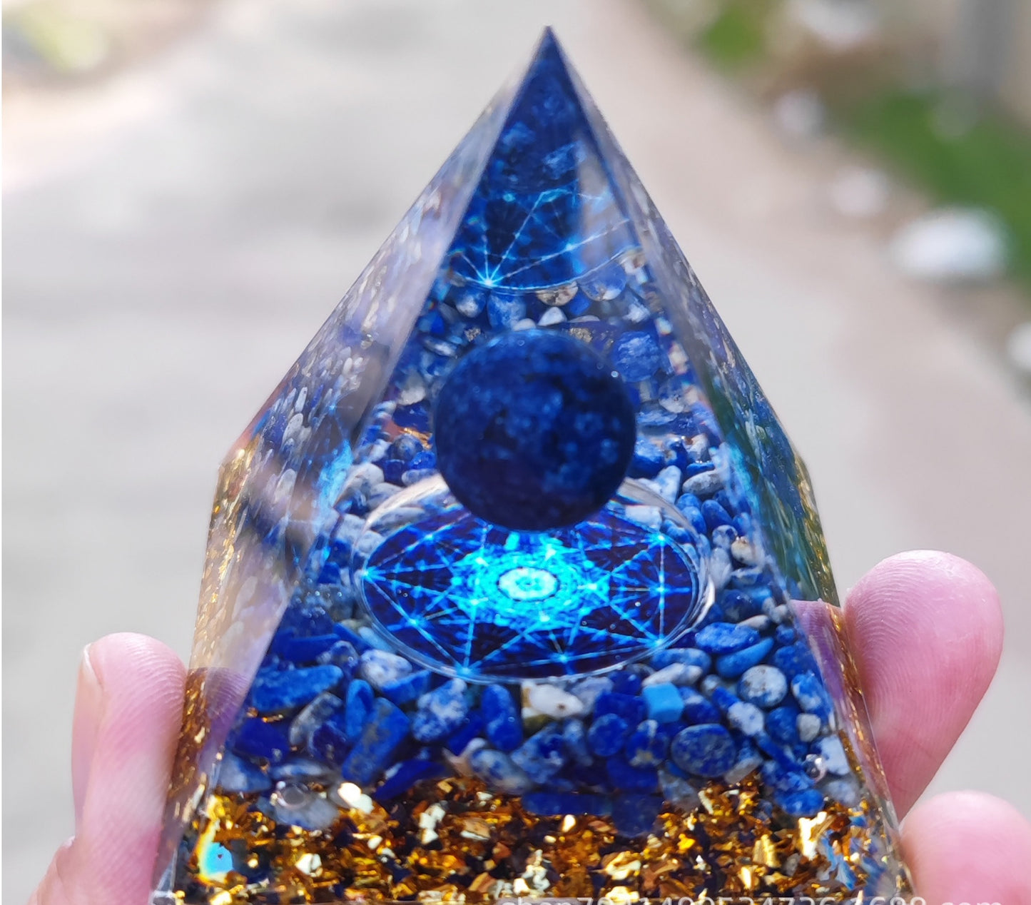 73 Styles Crystal Ball Pyramid Crystal Shard Resin Pyramid Home Décor Craft Piece ( 2 )