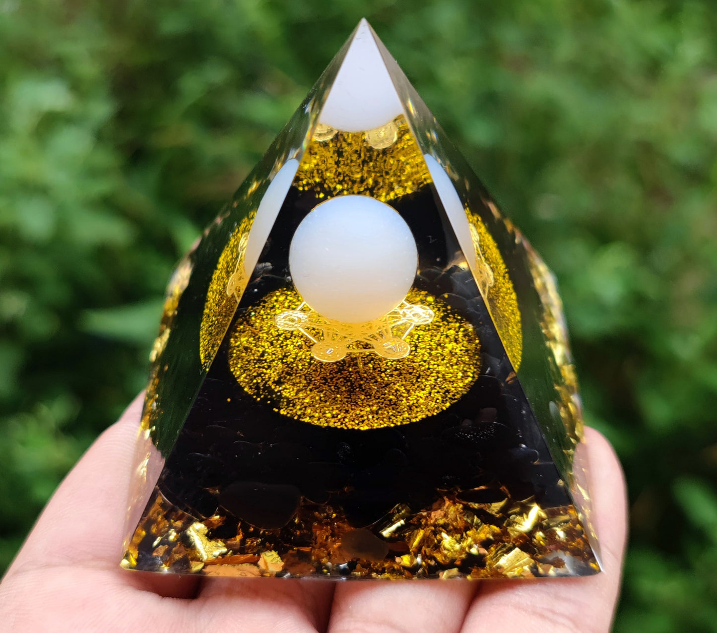 73 Styles Crystal Ball Pyramid Crystal Shard Resin Pyramid Home Décor Craft Piece ( 2 )