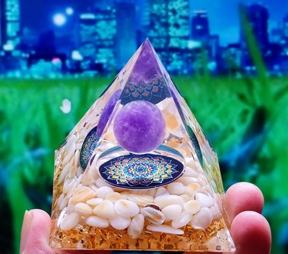 73 Styles Crystal Ball Pyramid Crystal Shard Resin Pyramid Home Décor Craft Piece ( 1 )