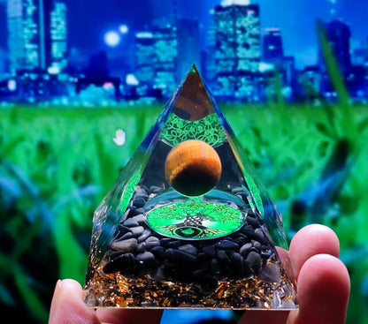 73 Styles Crystal Ball Pyramid Crystal Shard Resin Pyramid Home Décor Craft Piece ( 1 )