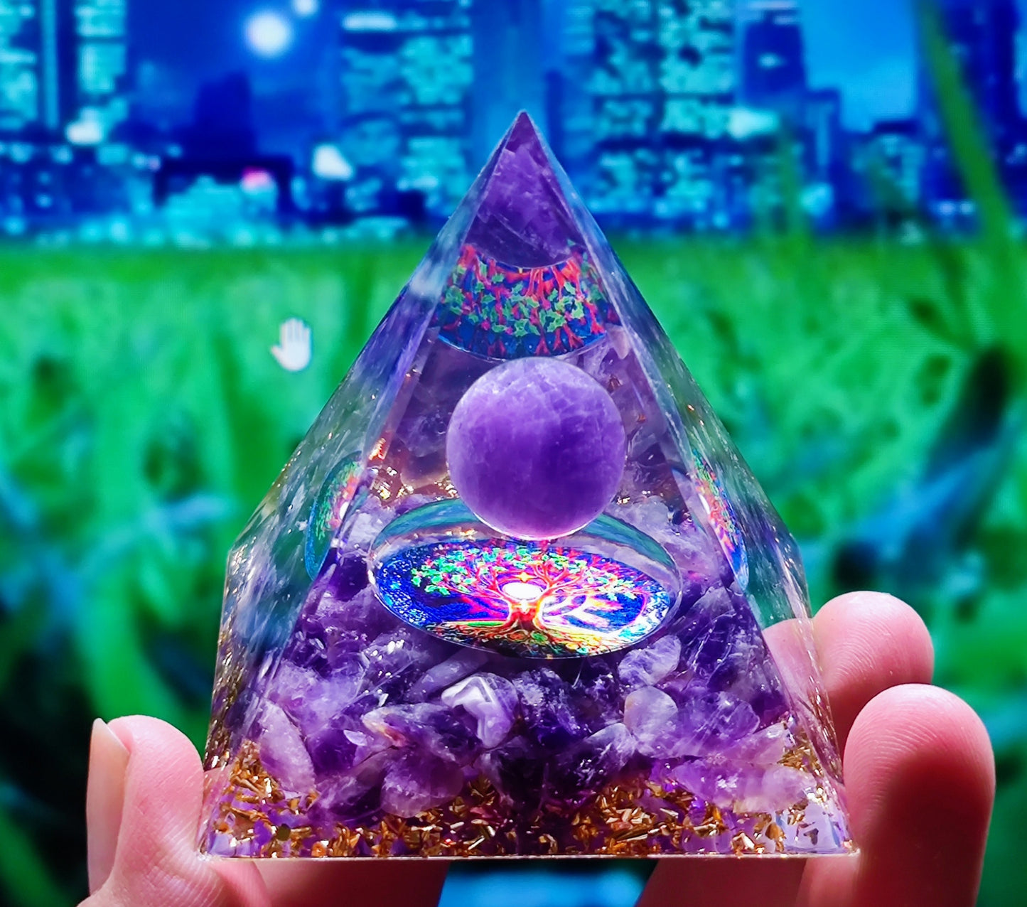 73 Styles Crystal Ball Pyramid Crystal Shard Resin Pyramid Home Décor Craft Piece ( 1 )