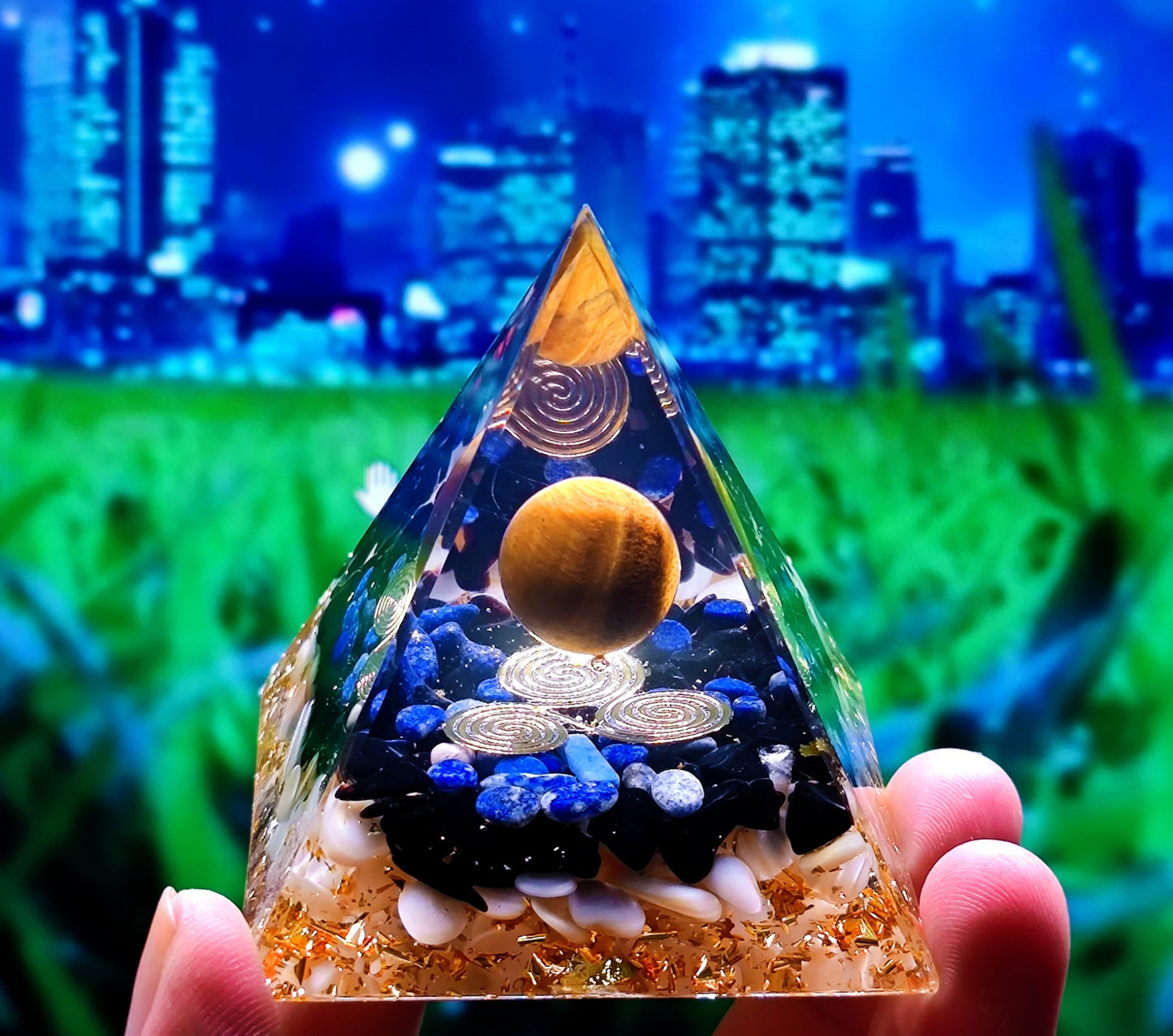 73 Styles Crystal Ball Pyramid Crystal Shard Resin Pyramid Home Décor Craft Piece ( 1 )