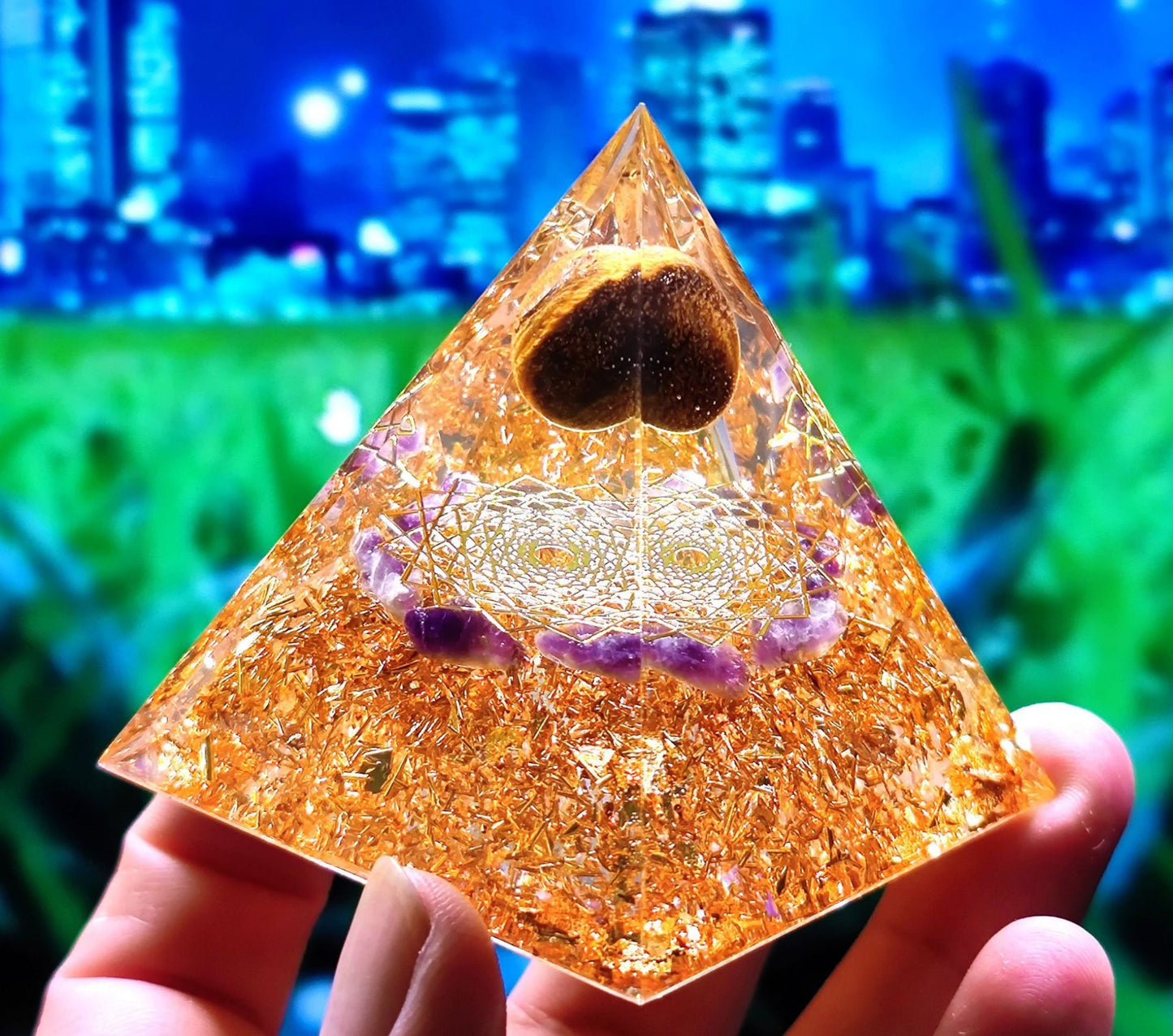 73 Styles Crystal Ball Pyramid Crystal Shard Resin Pyramid Home Décor Craft Piece ( 1 )