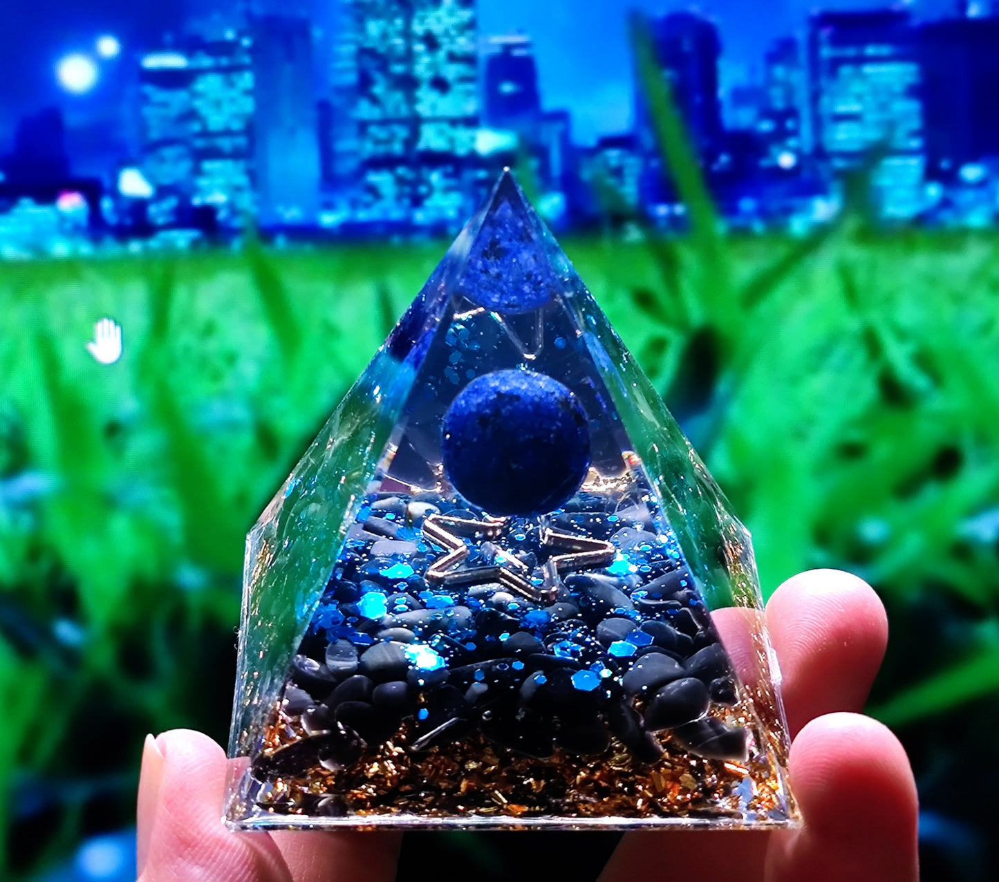 73 Styles Crystal Ball Pyramid Crystal Shard Resin Pyramid Home Décor Craft Piece ( 1 )