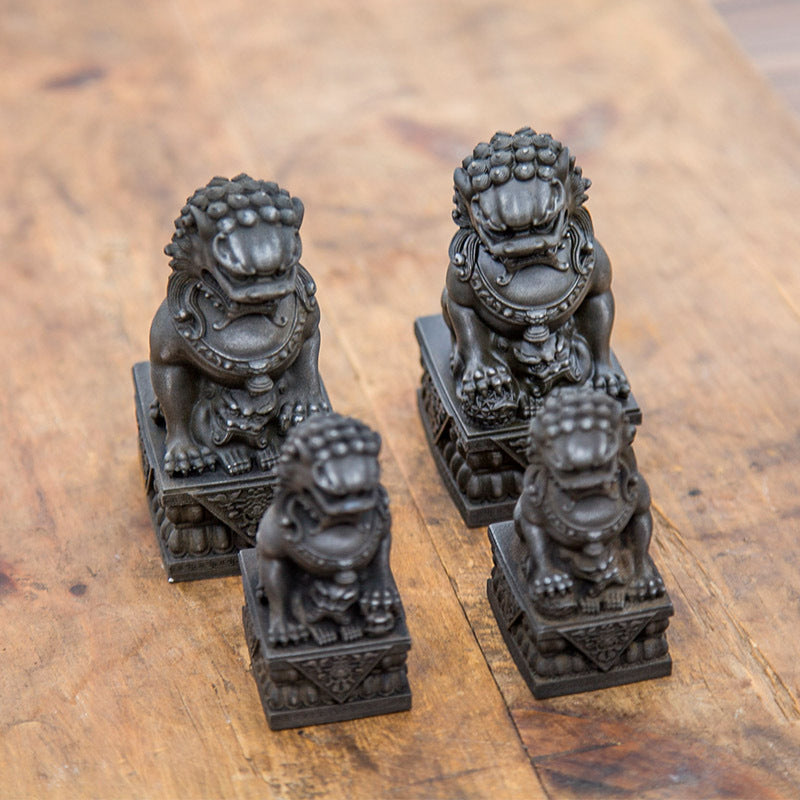 Mini Chinese-Style Rust-Iron Stone Lion Creative Desktop Ornament for Office Decor