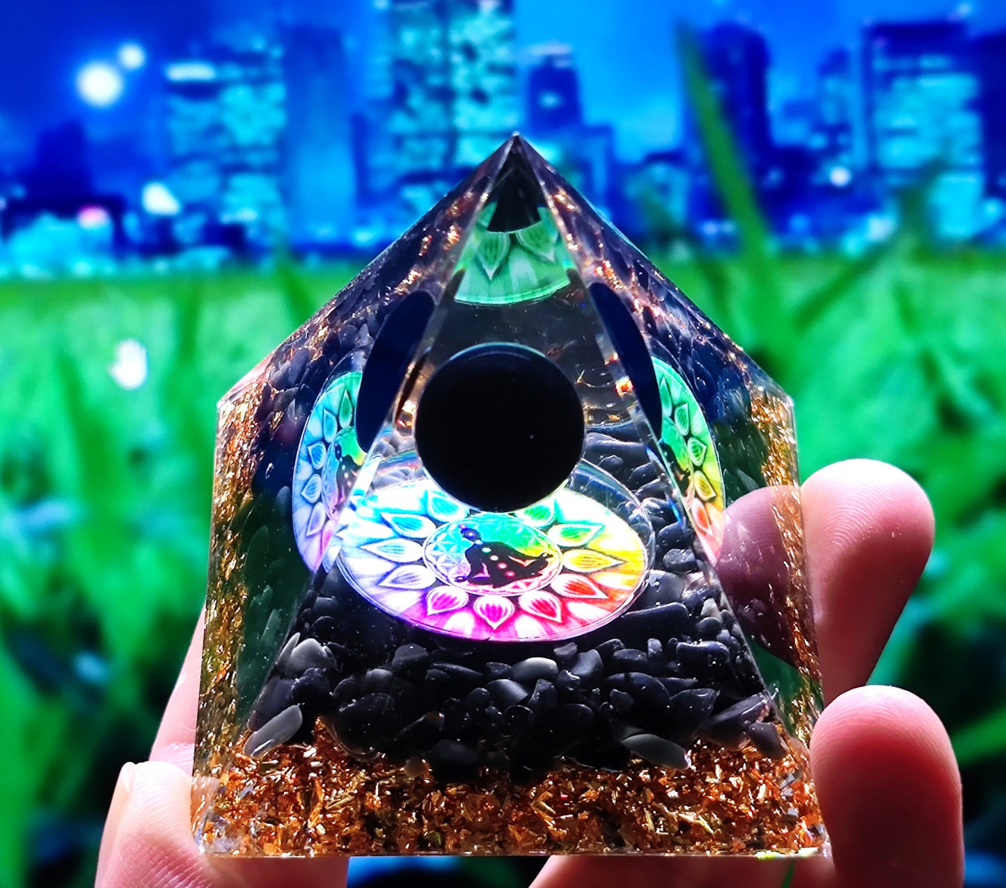 73 Styles Crystal Ball Pyramid Crystal Shard Resin Pyramid Home Décor Craft Piece ( 1 )