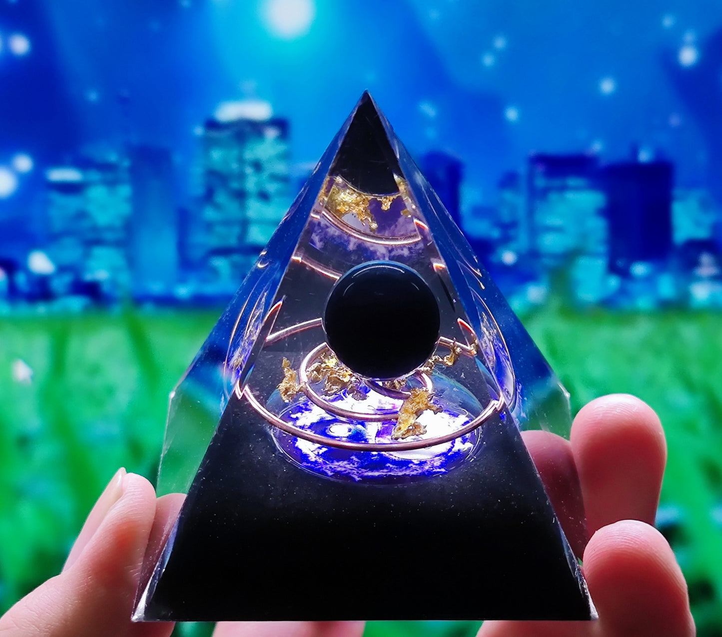 73 Styles Crystal Ball Pyramid Crystal Shard Resin Pyramid Home Décor Craft Piece ( 1 )