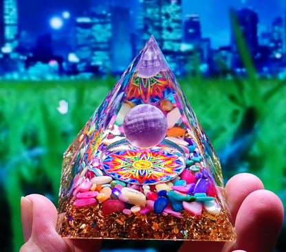 73 Styles Crystal Ball Pyramid Crystal Shard Resin Pyramid Home Décor Craft Piece ( 1 )