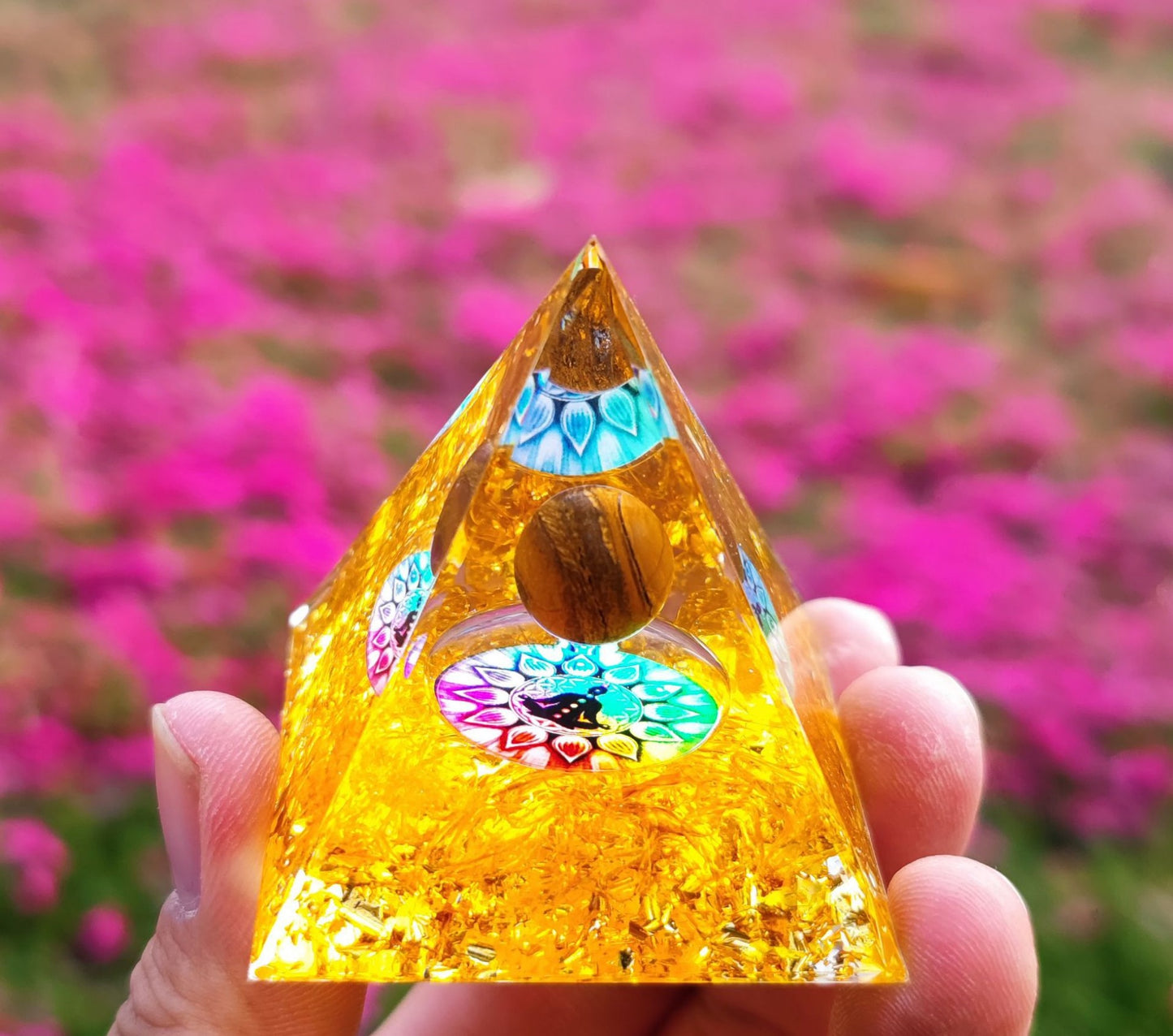 73 Styles Crystal Ball Pyramid Crystal Shard Resin Pyramid Home Décor Craft Piece ( 1 )