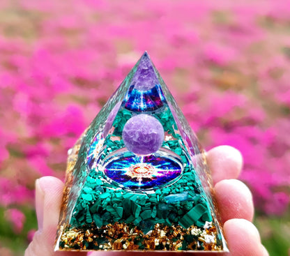 73 Styles Crystal Ball Pyramid Crystal Shard Resin Pyramid Home Décor Craft Piece ( 1 )