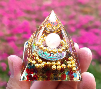 73 Styles Crystal Ball Pyramid Crystal Shard Resin Pyramid Home Décor Craft Piece ( 1 )